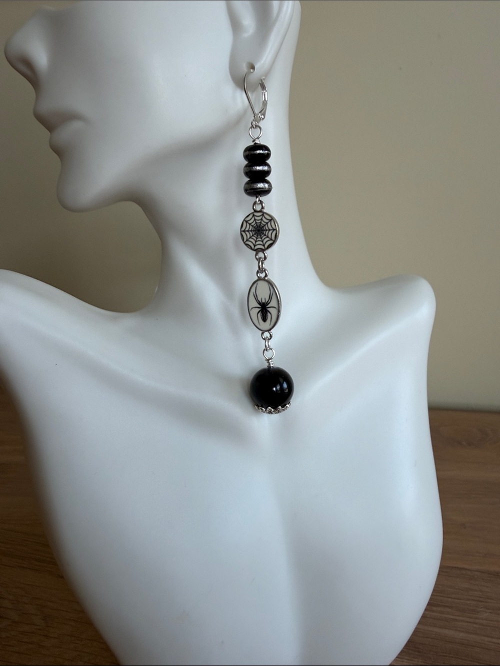 HAND CRAFTED HALLOWEEN SPIDER & WEB DANGLE EARRINGS Goth Statement Drop Jewelry - Picture 4 of 9